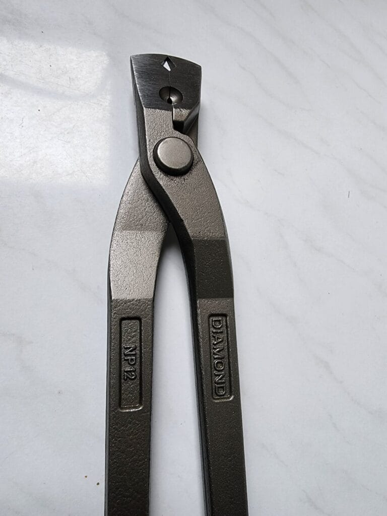 Tenaza saca clavos Diamond
12″